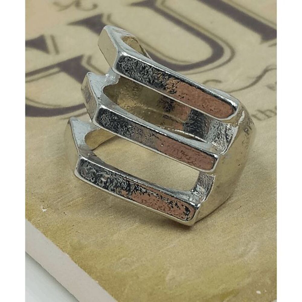 *Clearance* Ladies Silver Fashionable Ring (Size 7.5)